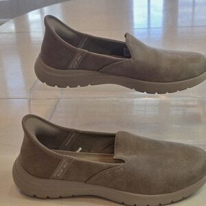 SkechersWomen's Slip-Ins On-the-GO Flex - Captivating Slip-On Walking Sneakers